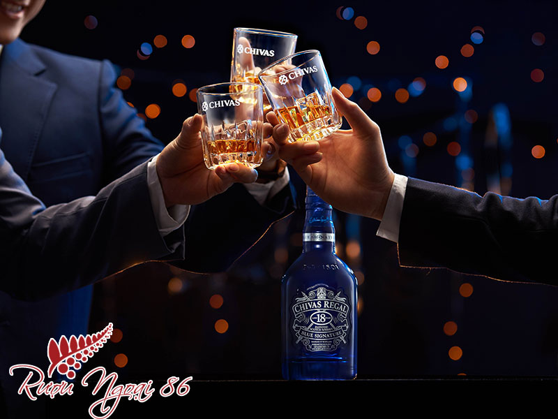 Y Nghia Nhung Con So Tren Chai Ruou Chivas 18