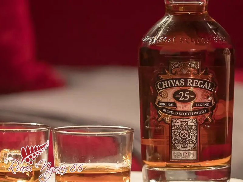 Y Nghia Nhung Con So Tren Chai Ruou Chivas 25